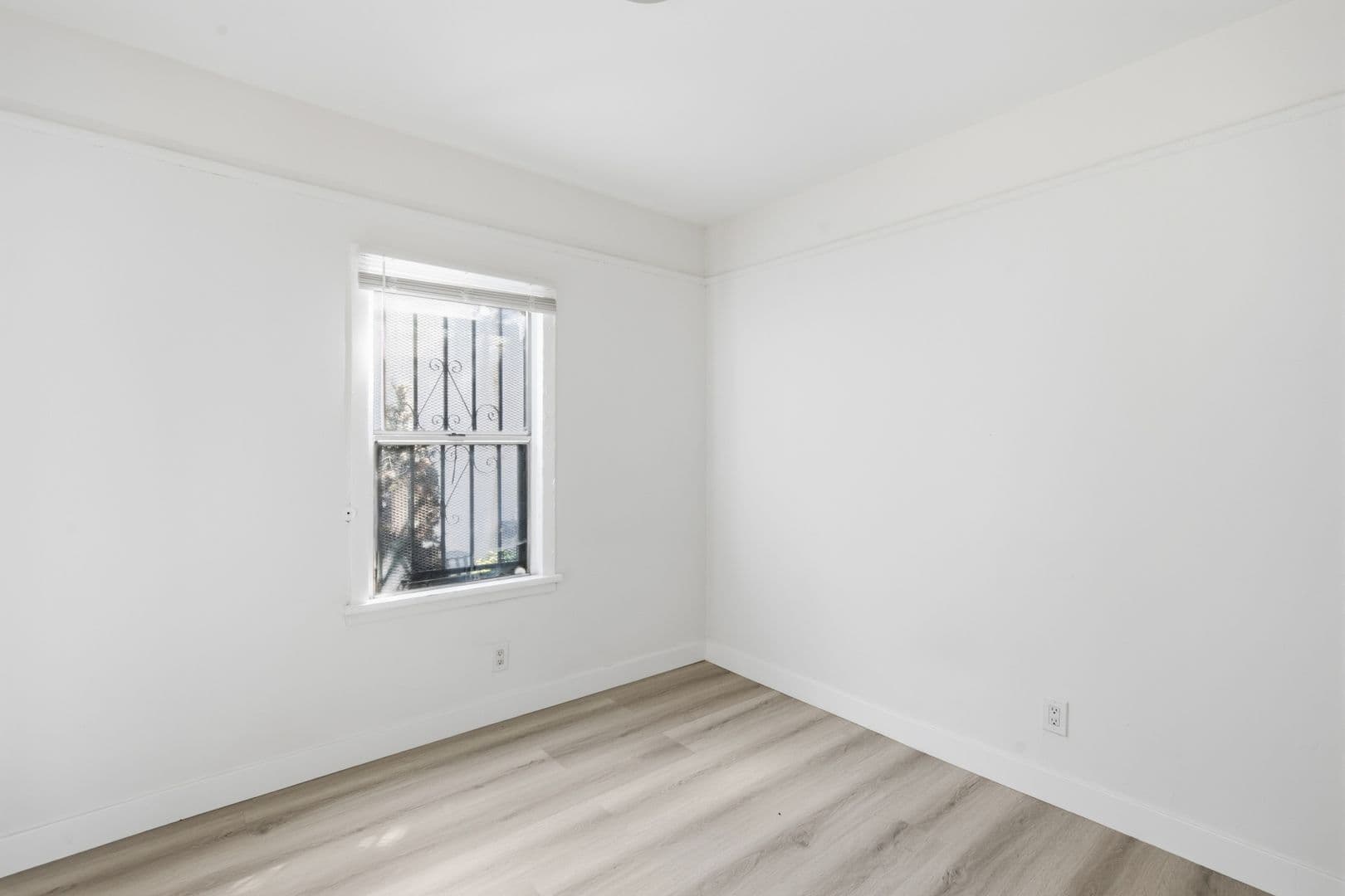 Los Angeles Apartment: 1426 S Bonnie Brae Street