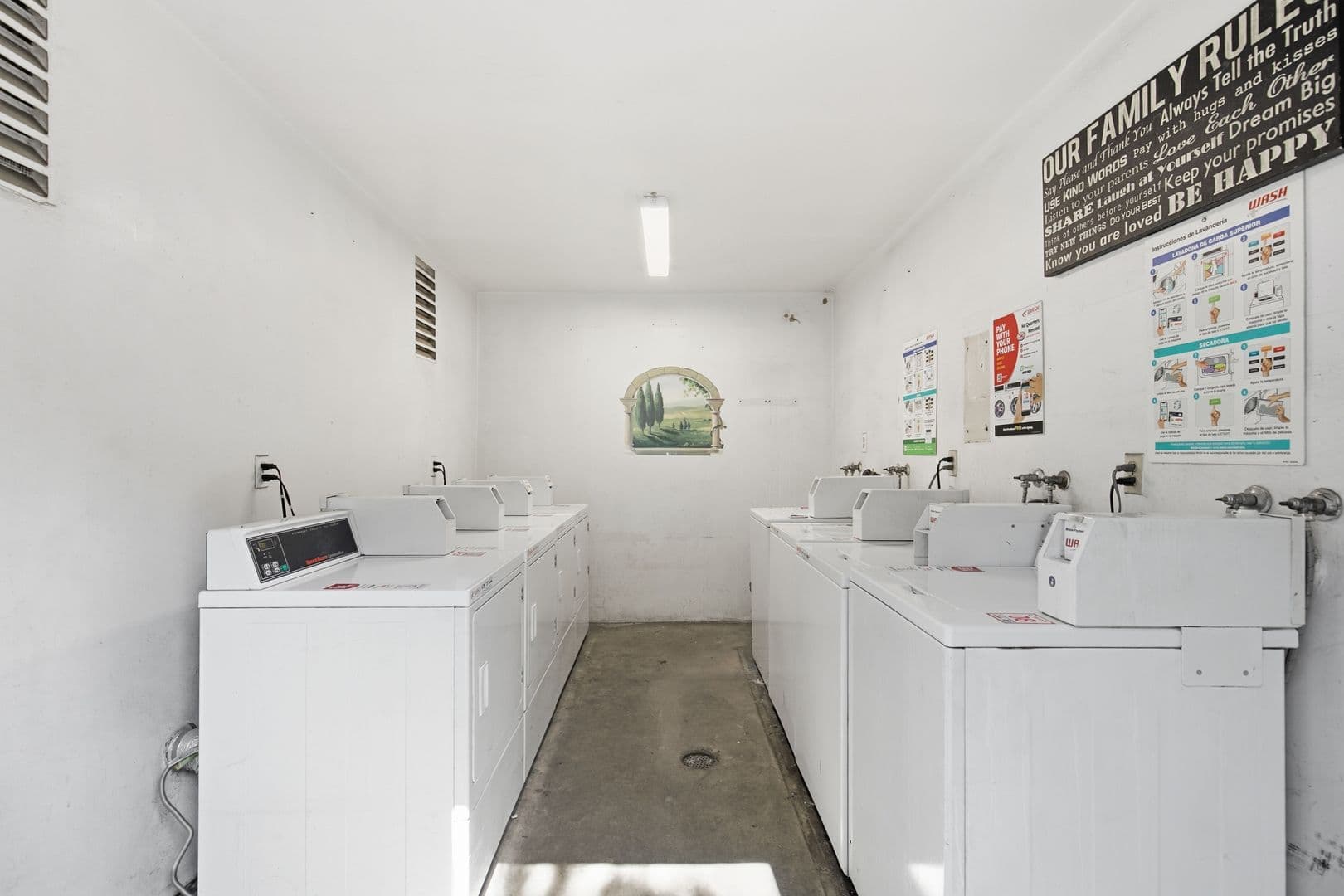 Pomona Apartment: 475 E Foothill Blvd