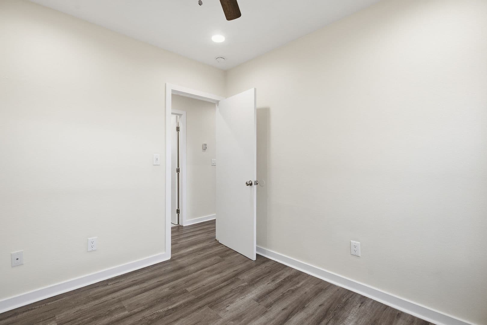 Los Angeles Apartment: 8910 S Avalon Blvd