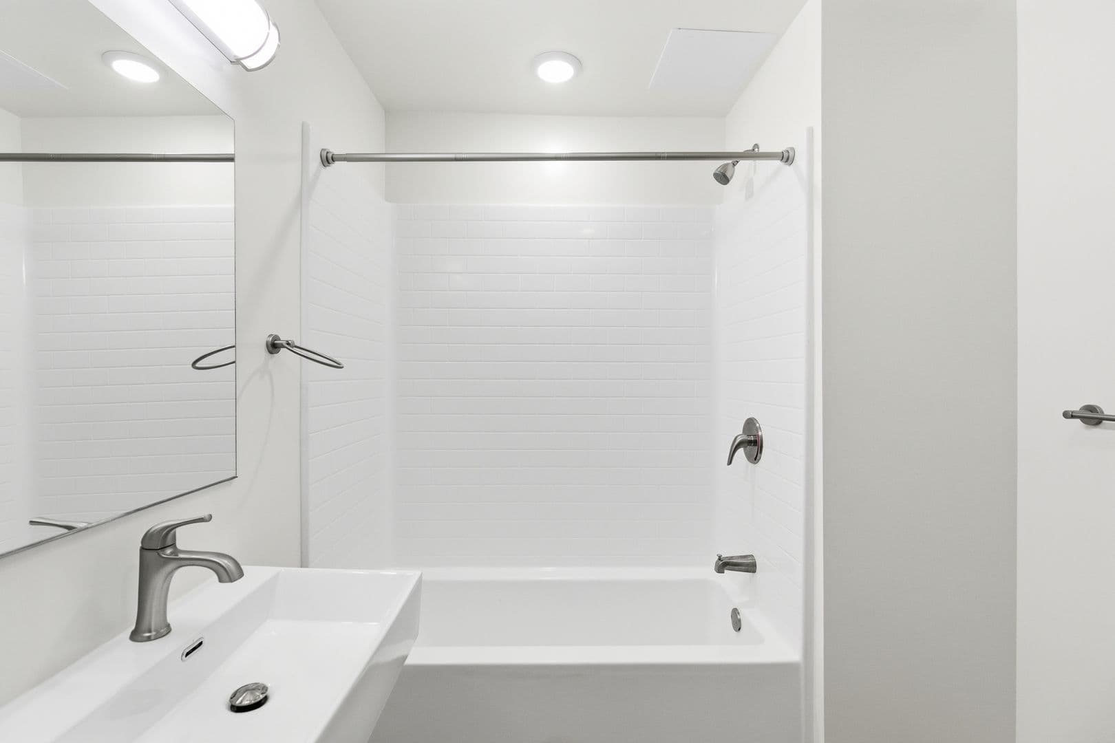 Los Angeles Apartment: 7655 San Pedro Street