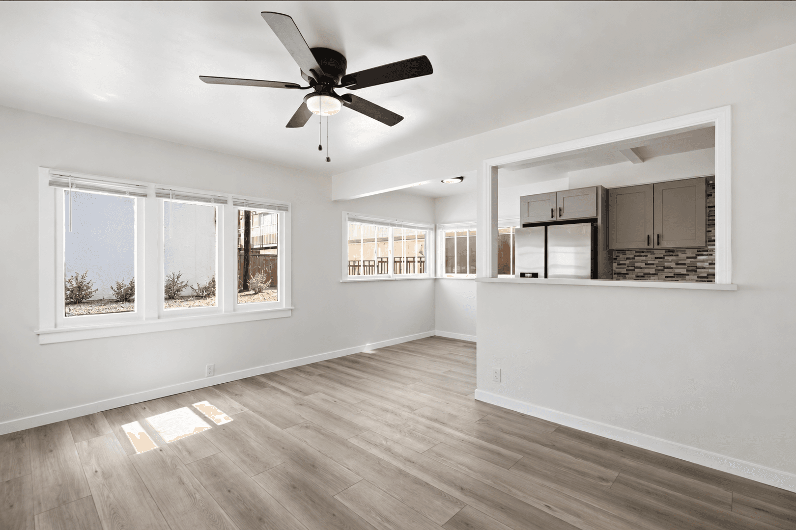 Van Nuys Apartment: 6860-6870 Hazeltine Avenue