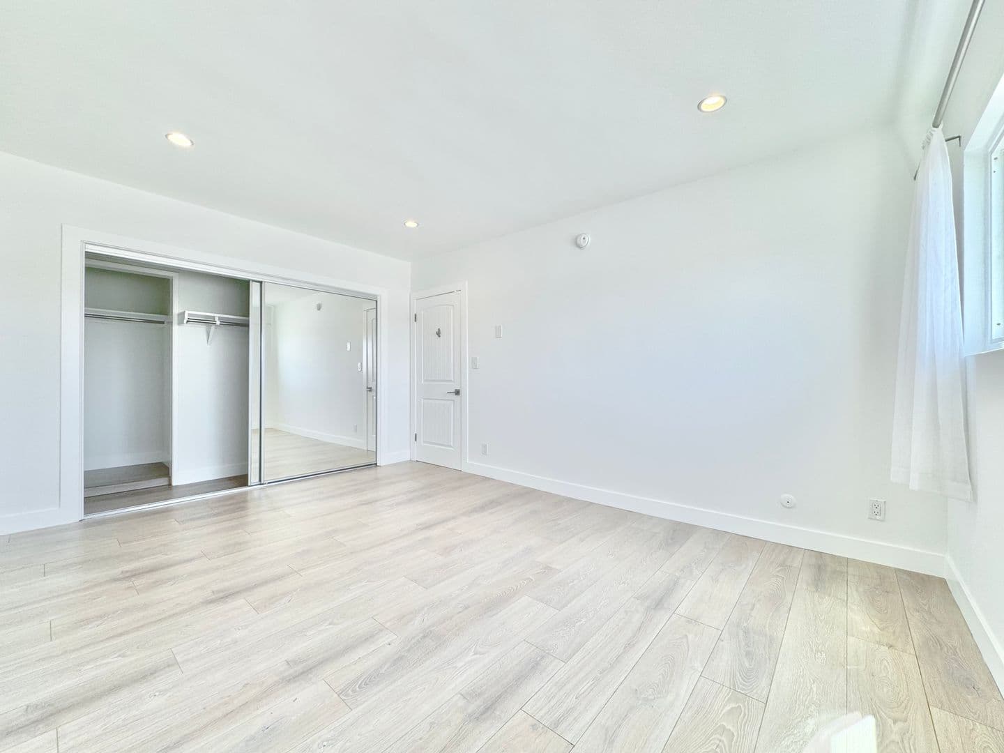 Los Angeles Apartment: 8616 Whitworth Drive