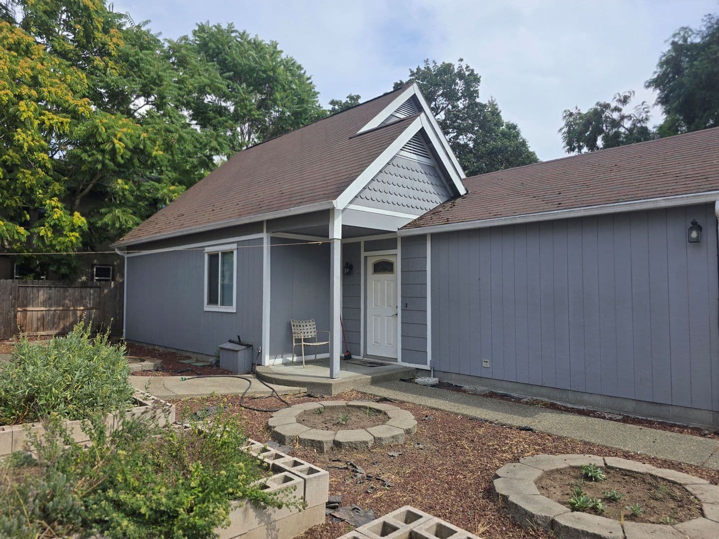 Grants Pass House: 731 SW Laurel Ave