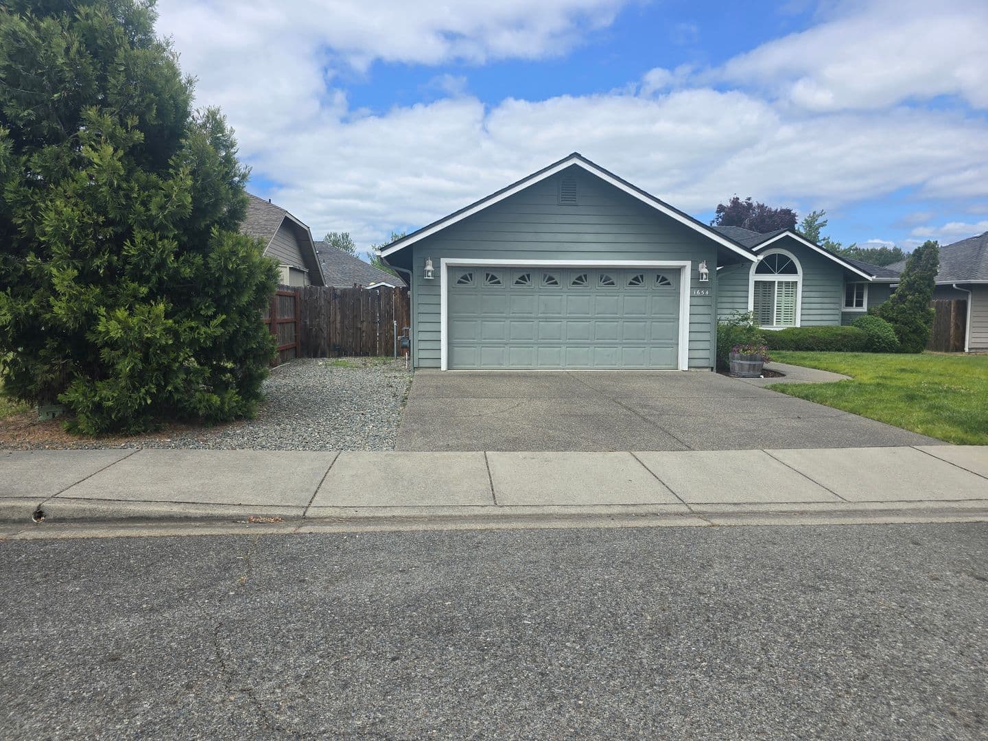 Grants Pass House: 1654 SW Nunnwood Lane