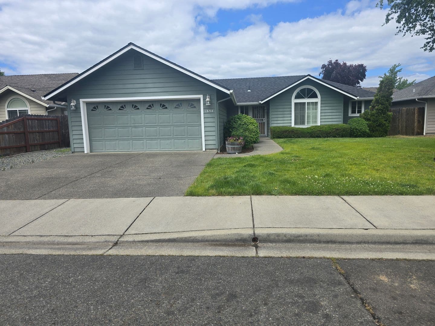 Grants Pass House: 1654 SW Nunnwood Lane