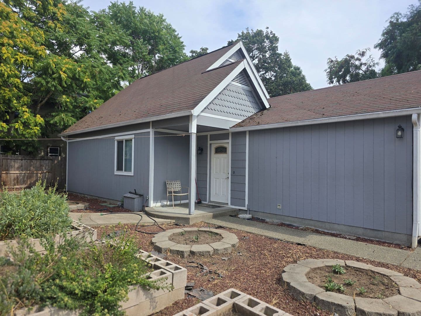 Grants Pass House: 731 SW Laurel Ave