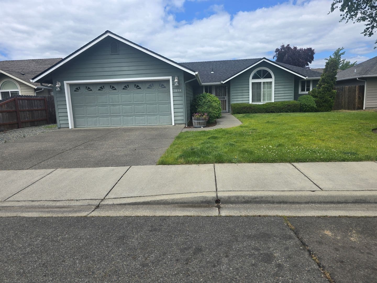 Grants Pass House: 1654 SW Nunnwood Lane