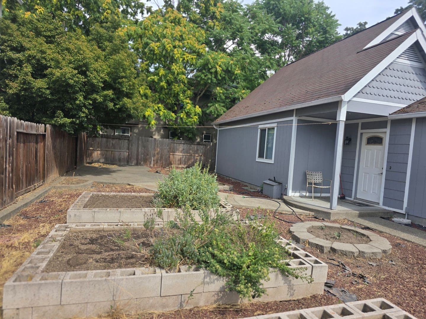 Grants Pass House: 731 SW Laurel Ave