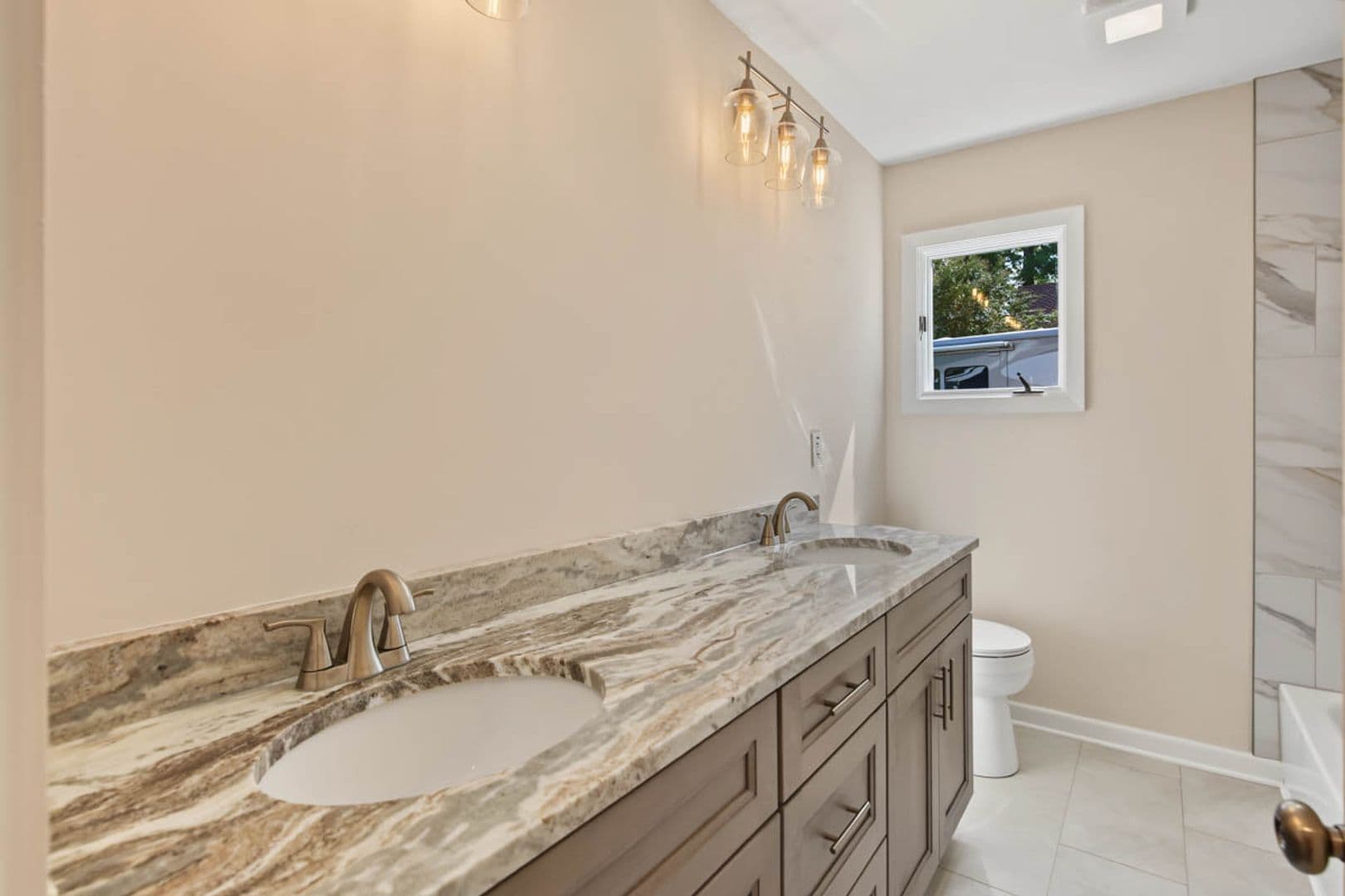 Yorktown House: 300 Smoots Ln