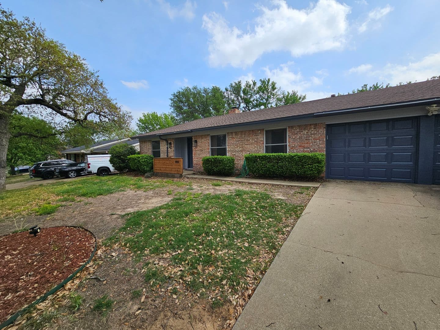 Hurst House: 1109 West Redbud Drive