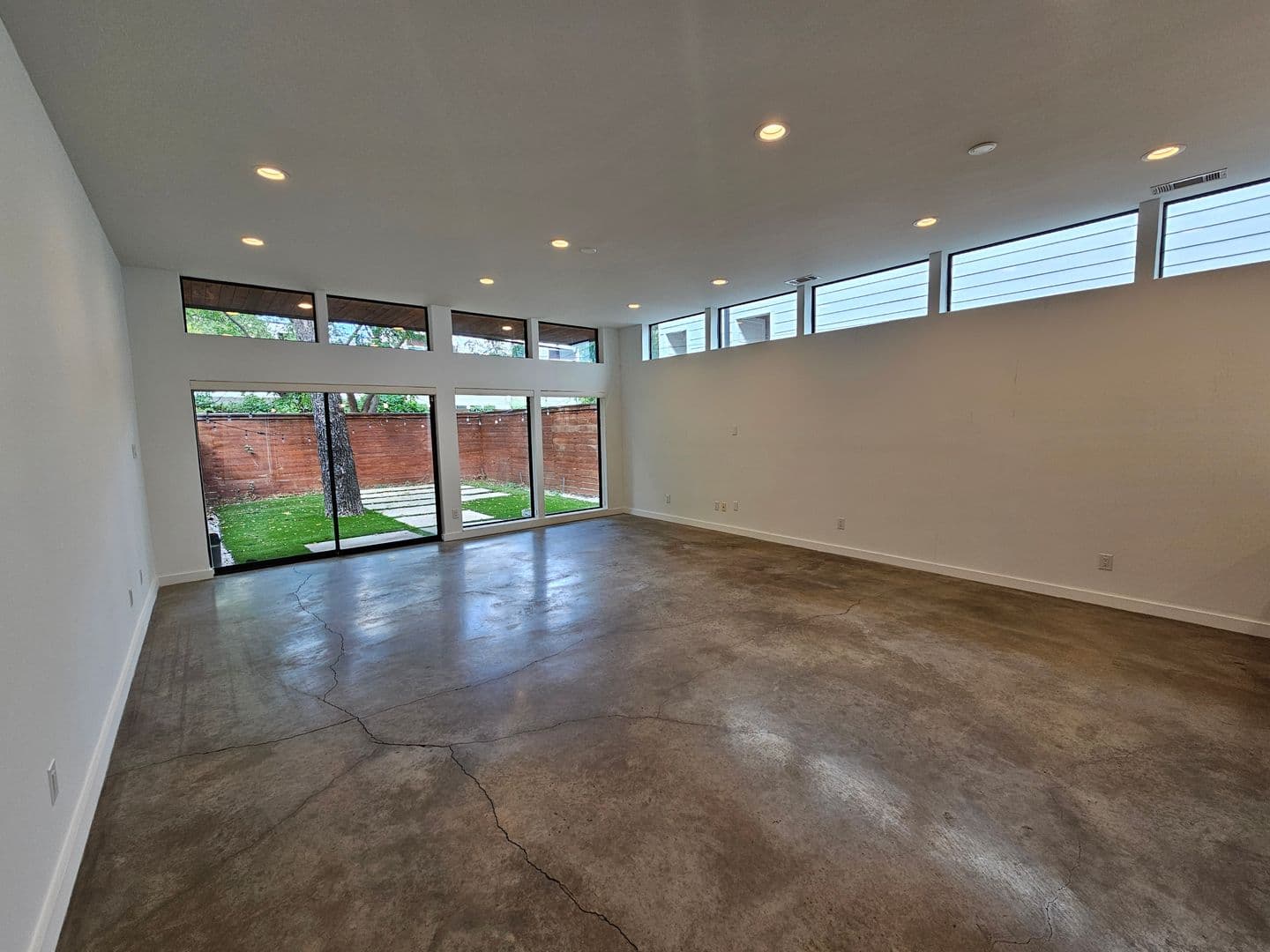 Dallas House: 4215 Roseland Ave.