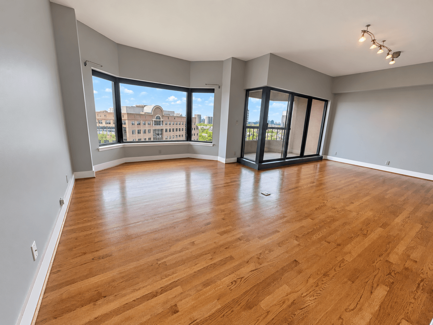 Dallas House: 3030 McKinney Ave #1703