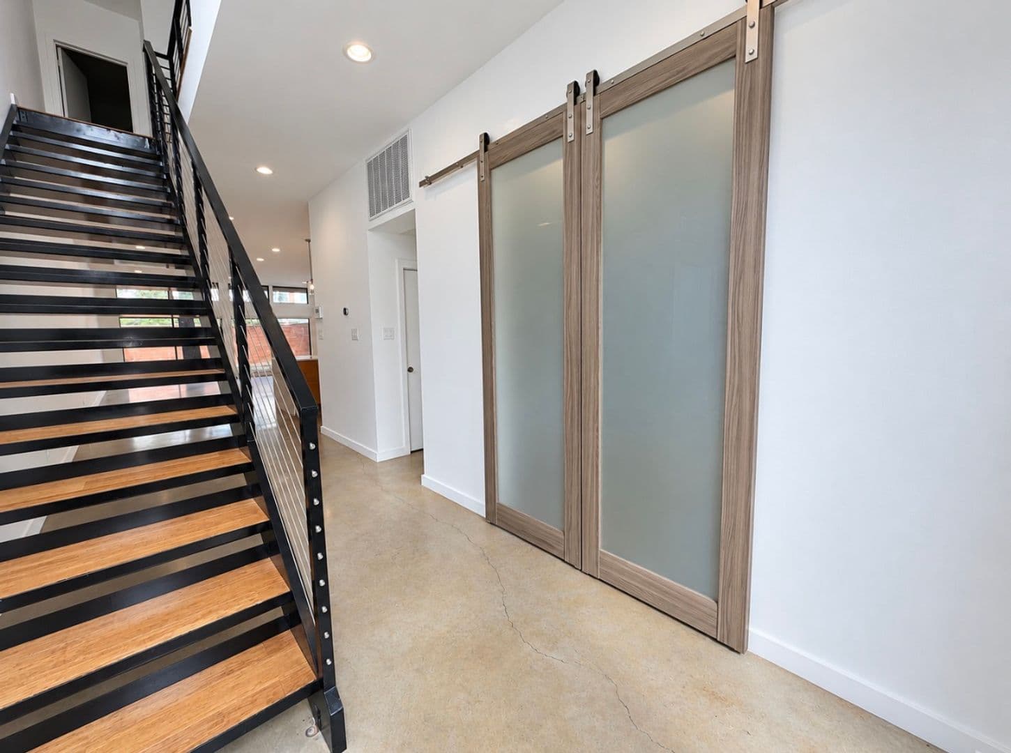 Dallas House: 4215 Roseland Ave.
