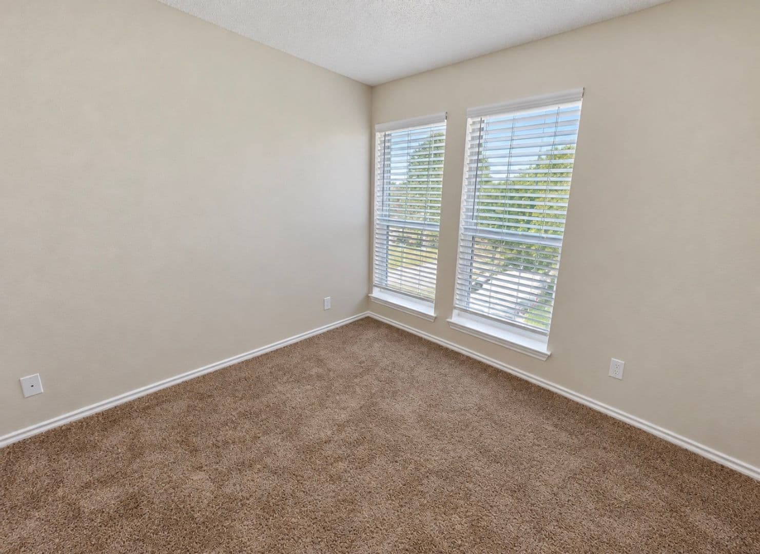 Addison Condo: 4067 Beltway Drive #140