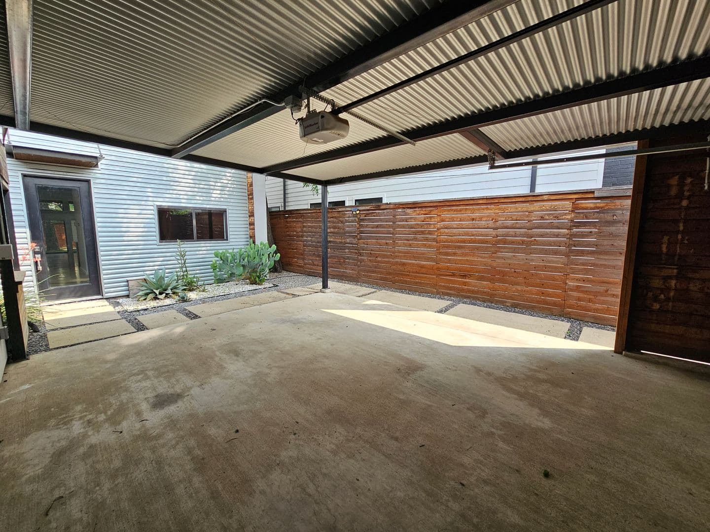 Dallas House: 4215 Roseland Ave.