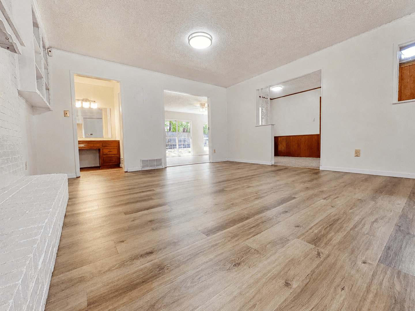 Hurst House: 1109 West Redbud Drive