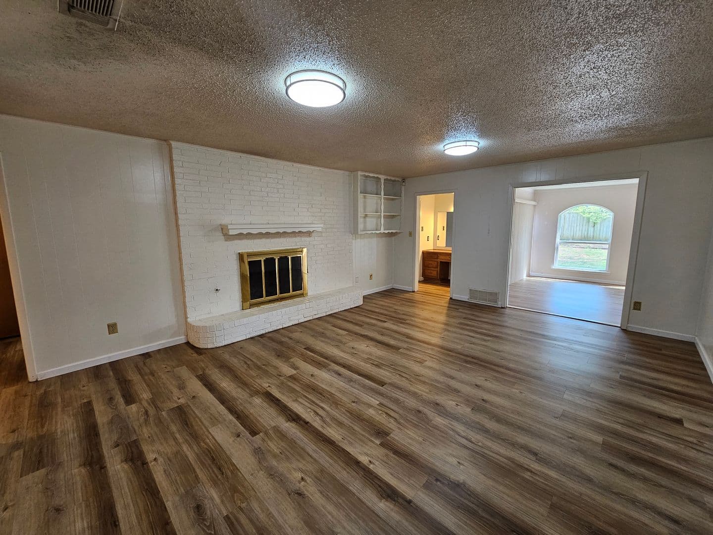 Hurst House: 1109 West Redbud Drive