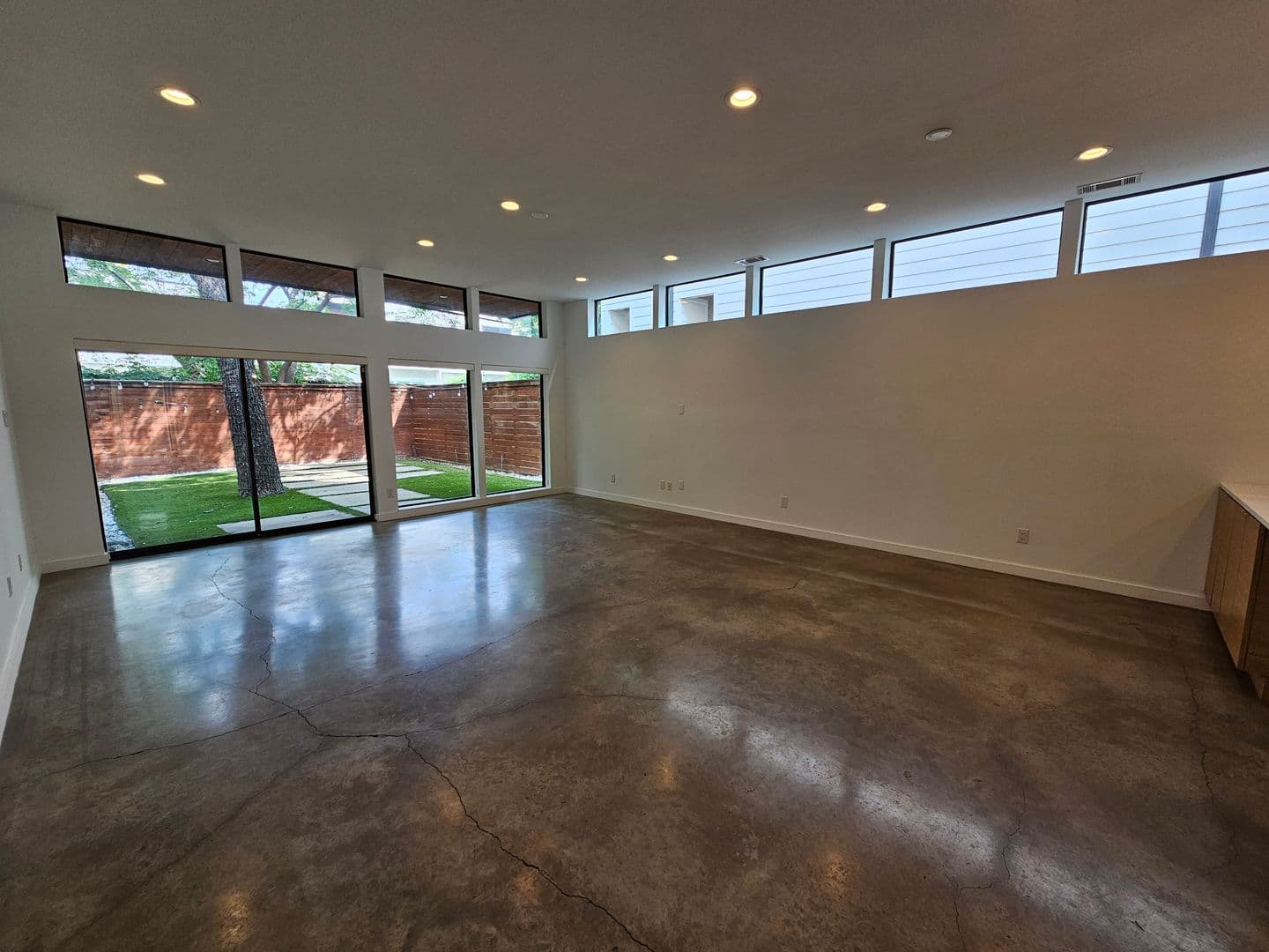 Dallas House: 4215 Roseland Ave.