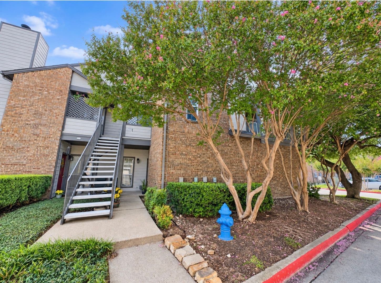Addison Condo: 4067 Beltway Drive #140