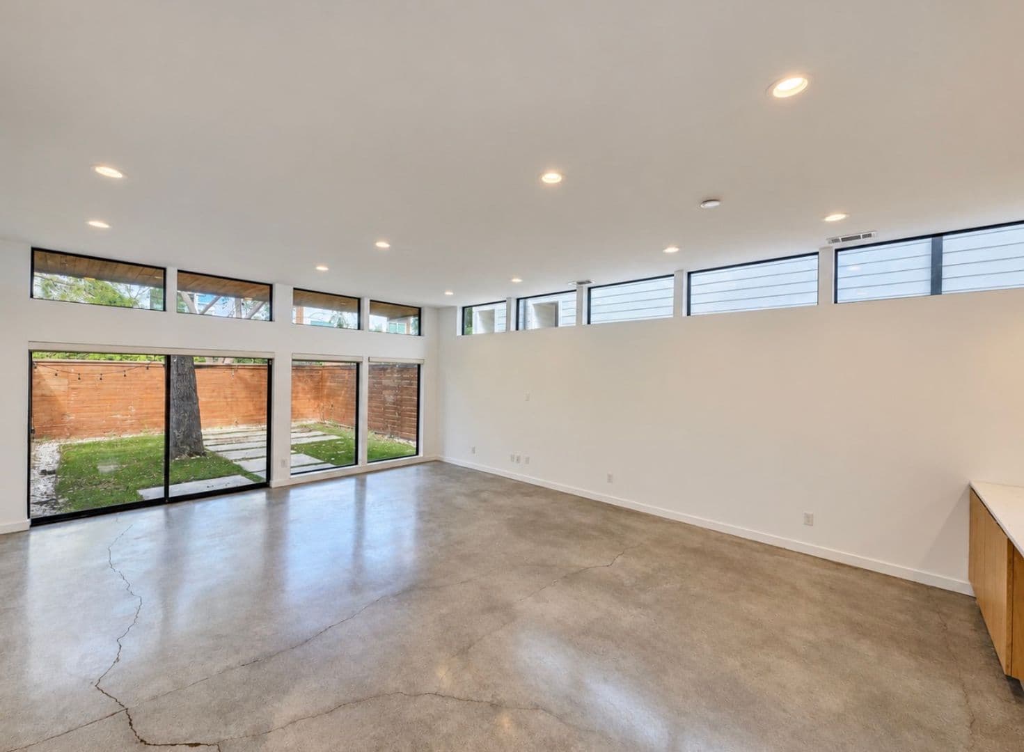 Dallas House: 4215 Roseland Ave.