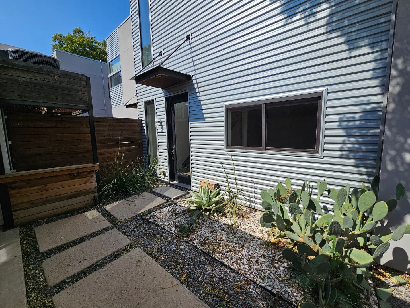 Dallas House: 4215 Roseland Ave.