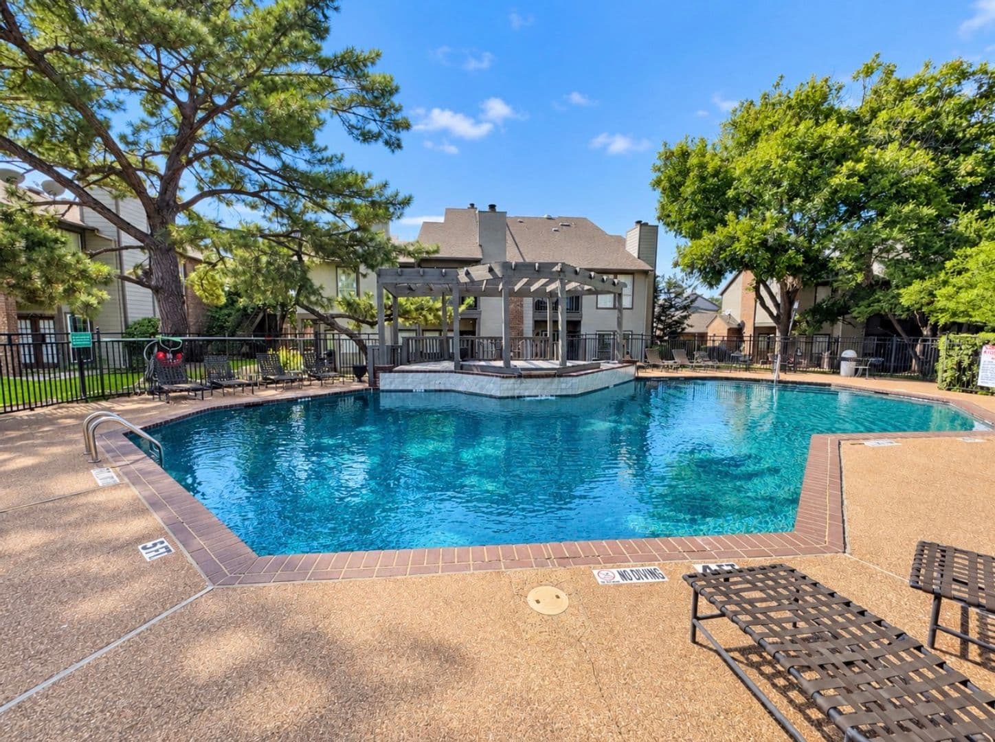 Addison Condo: 4067 Beltway Drive #140
