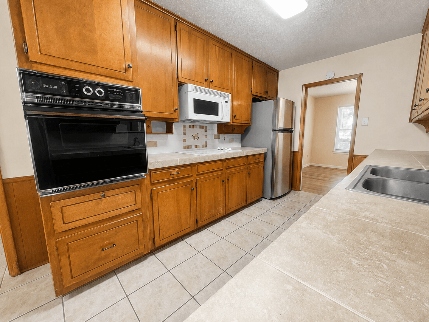 Hurst House: 1109 West Redbud Drive