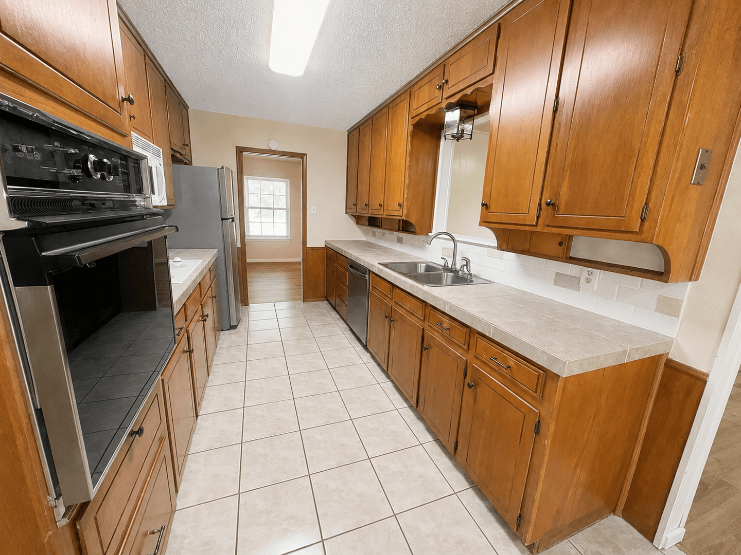 Hurst House: 1109 West Redbud Drive