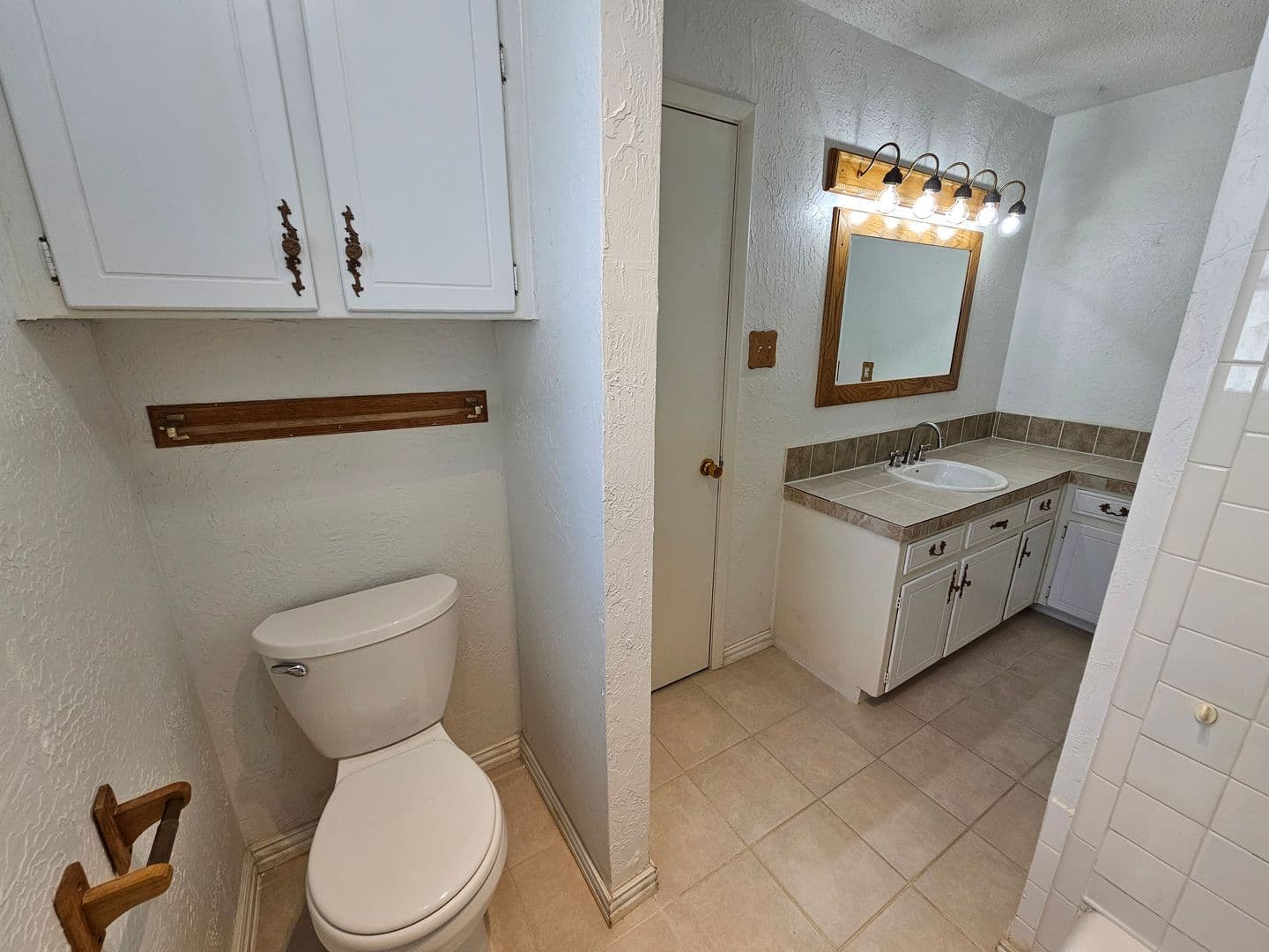 Hurst House: 1109 West Redbud Drive