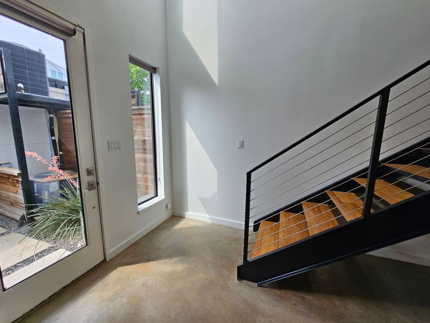 Dallas House: 4215 Roseland Ave.