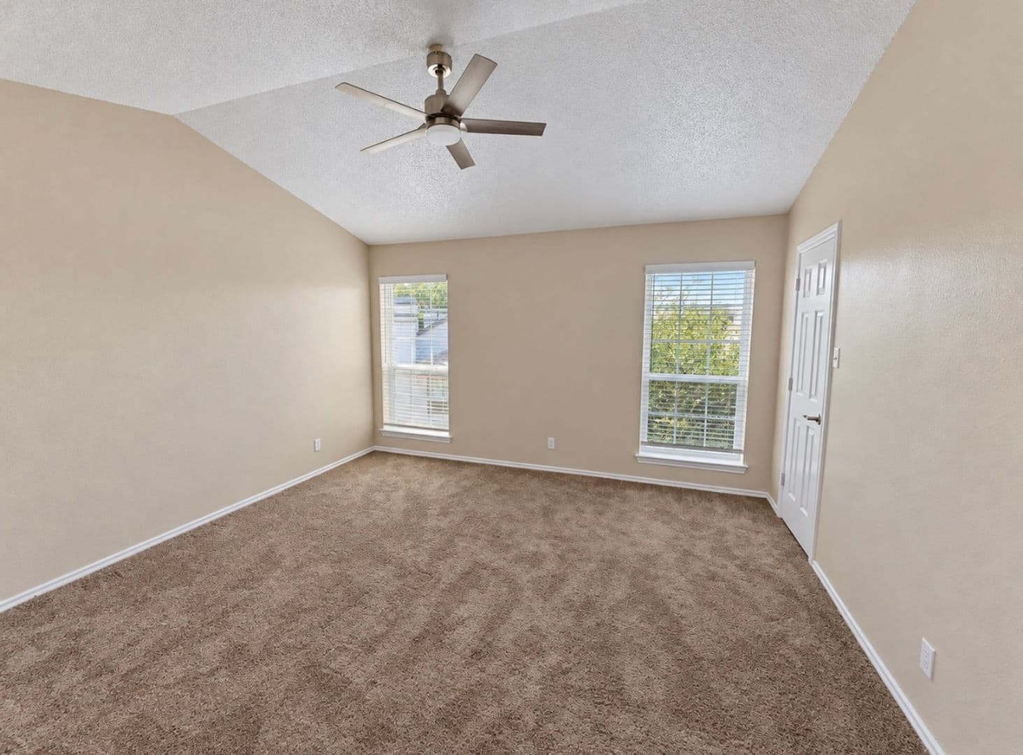 Addison Condo: 4067 Beltway Drive #140