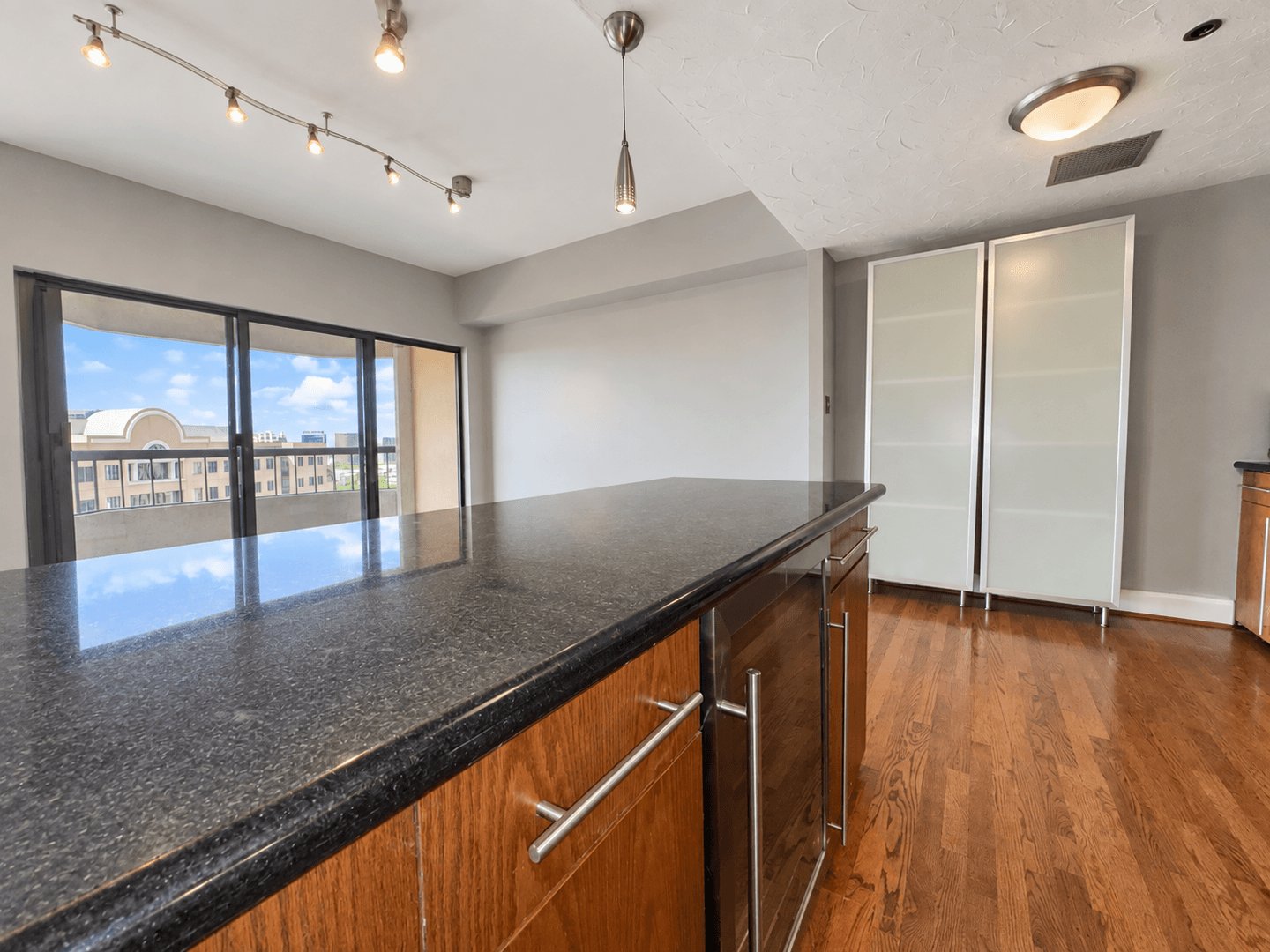 Dallas House: 3030 McKinney Ave #1703