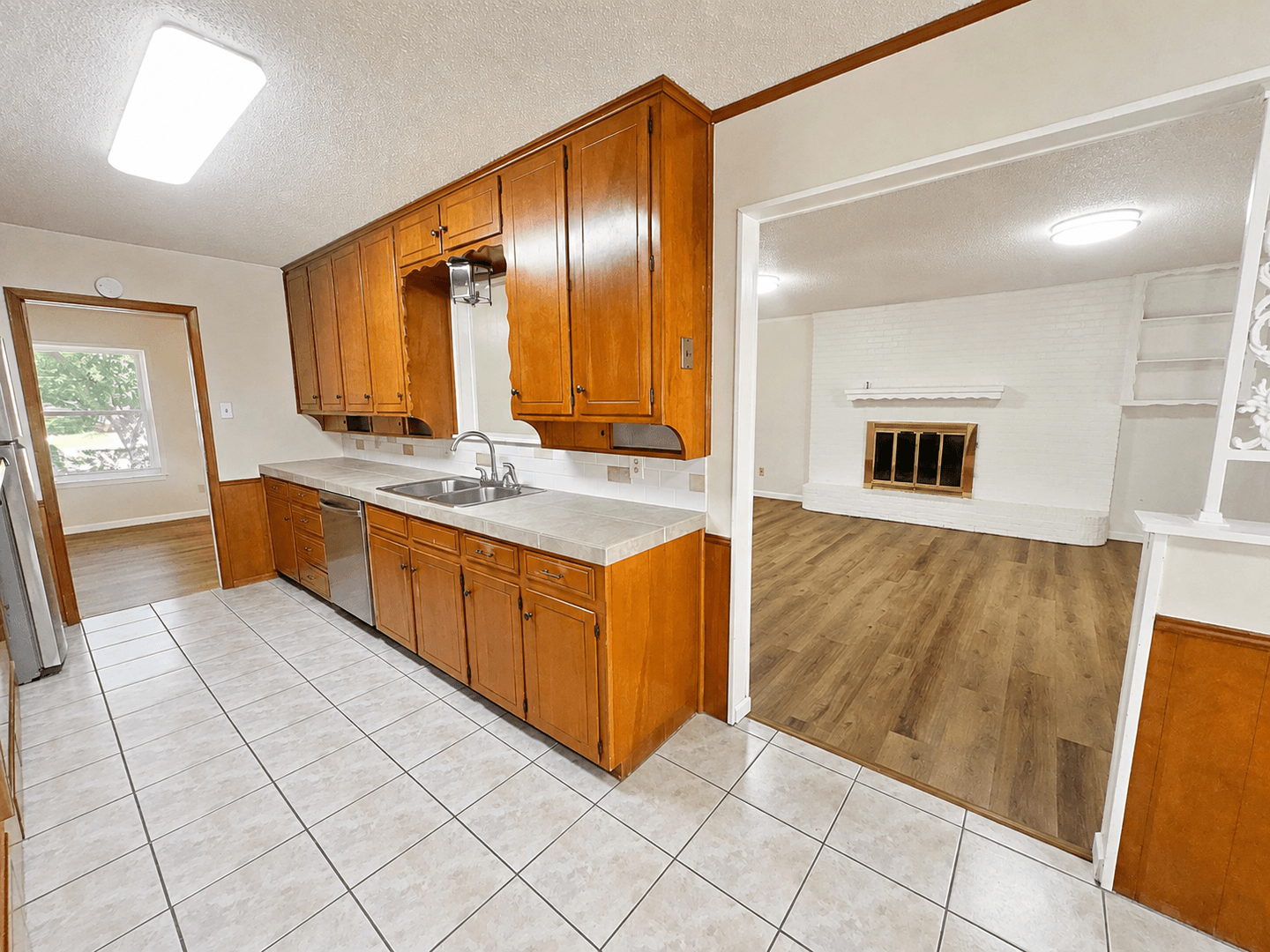Hurst House: 1109 West Redbud Drive