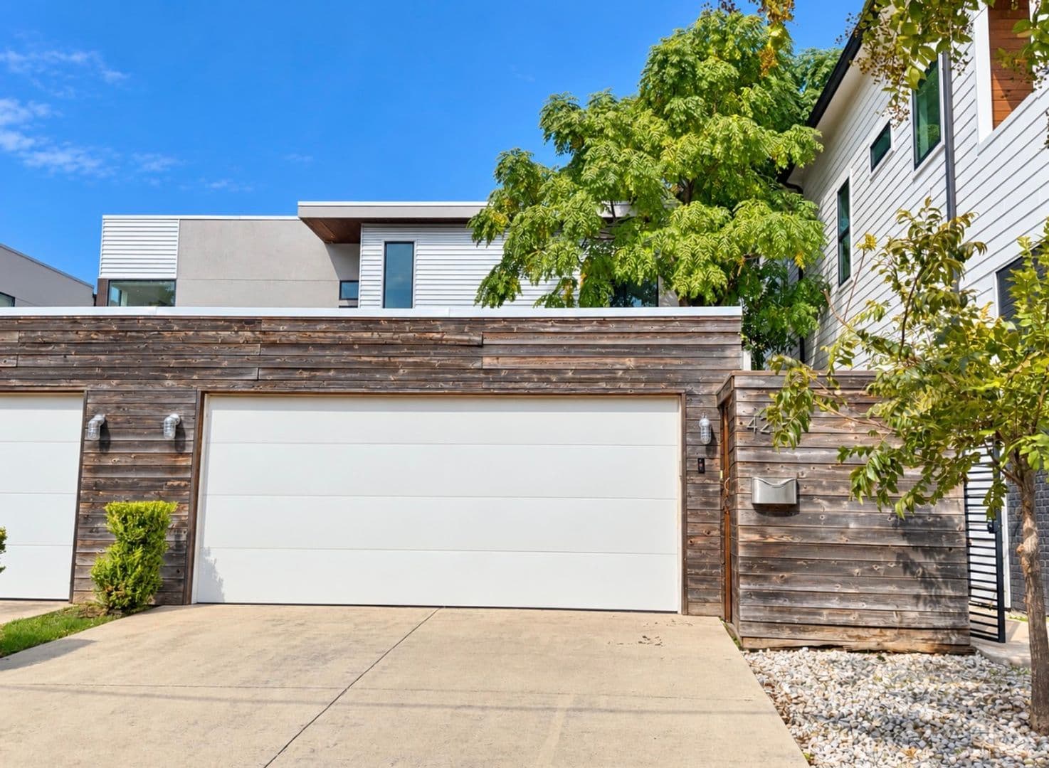Dallas House: 4215 Roseland Ave.
