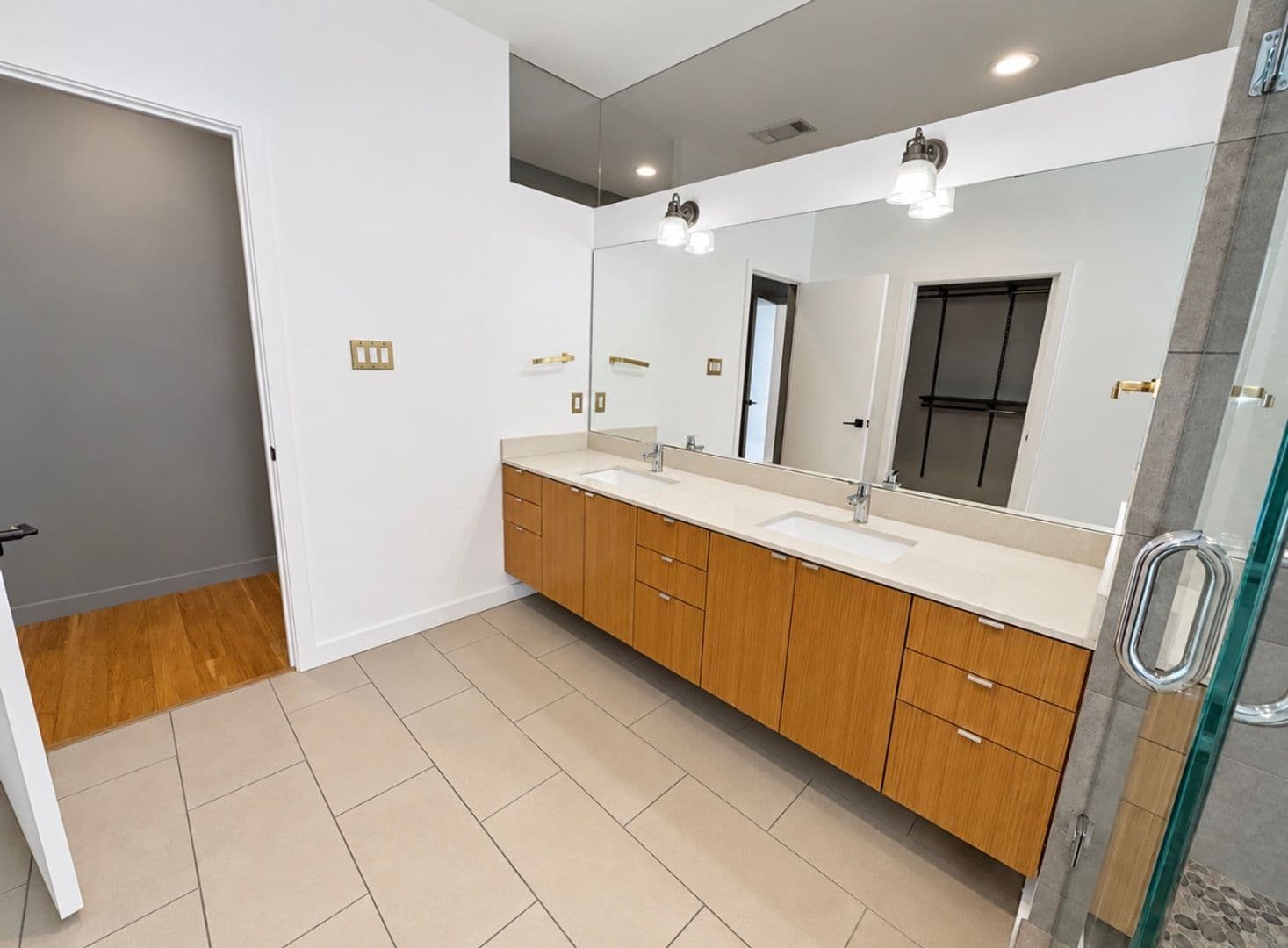Dallas House: 4215 Roseland Ave.