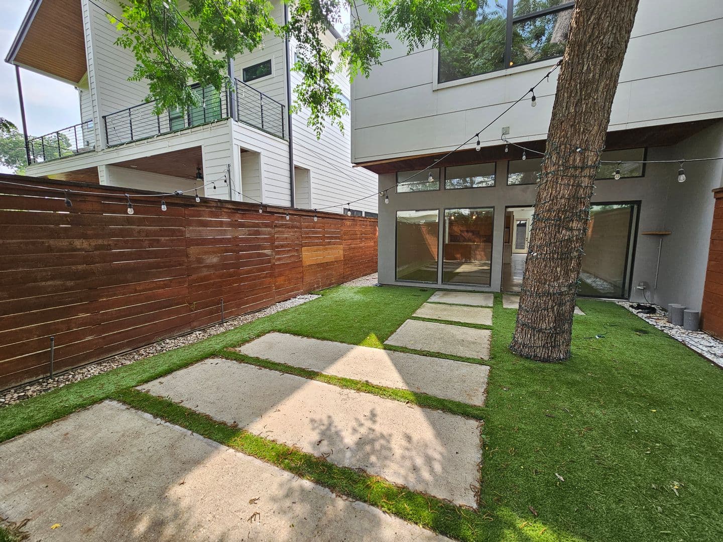 Dallas House: 4215 Roseland Ave.