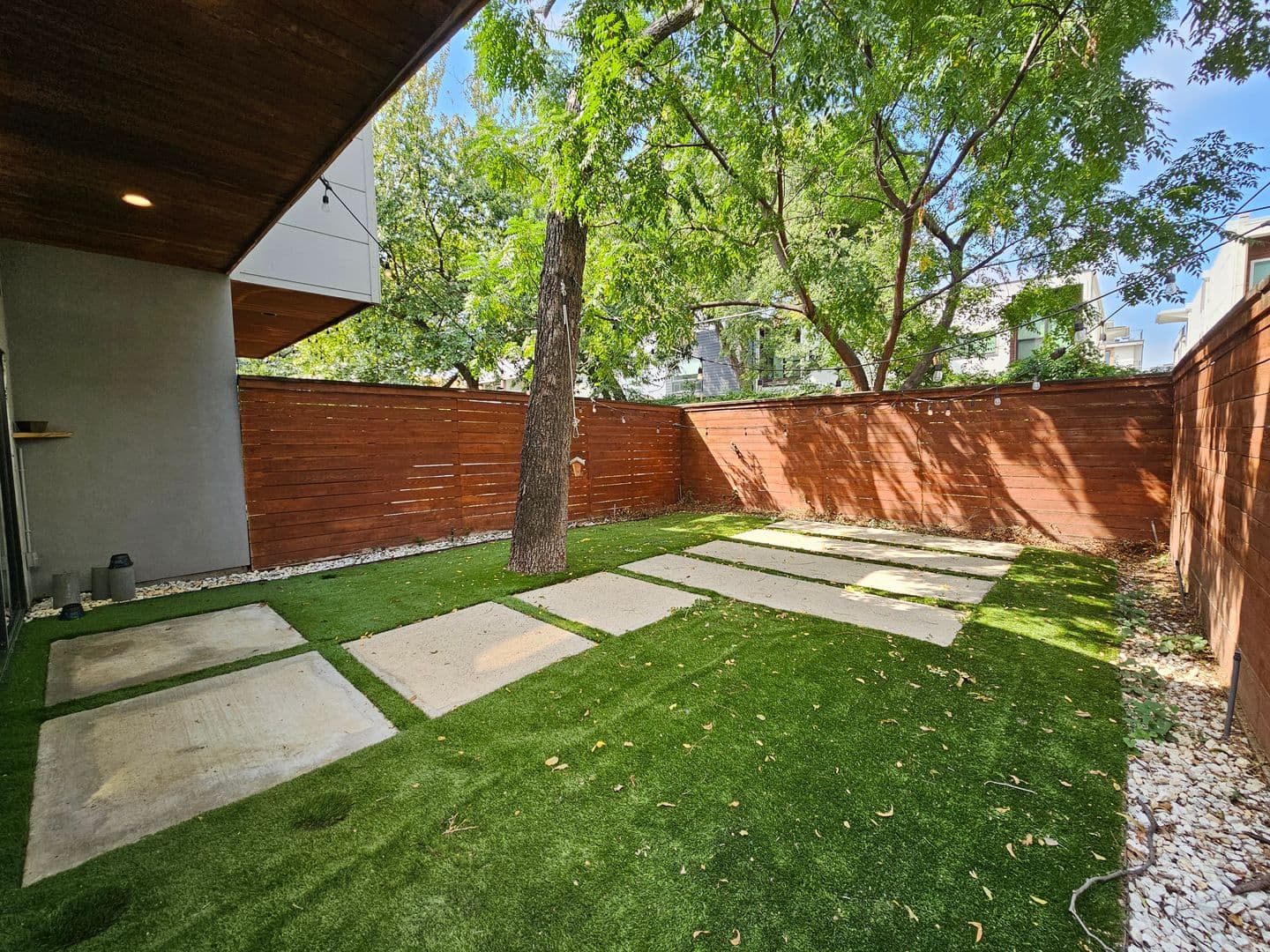 Dallas House: 4215 Roseland Ave.