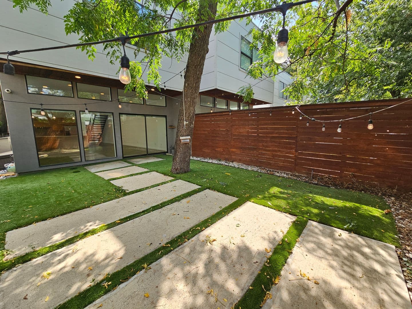 Dallas House: 4215 Roseland Ave.