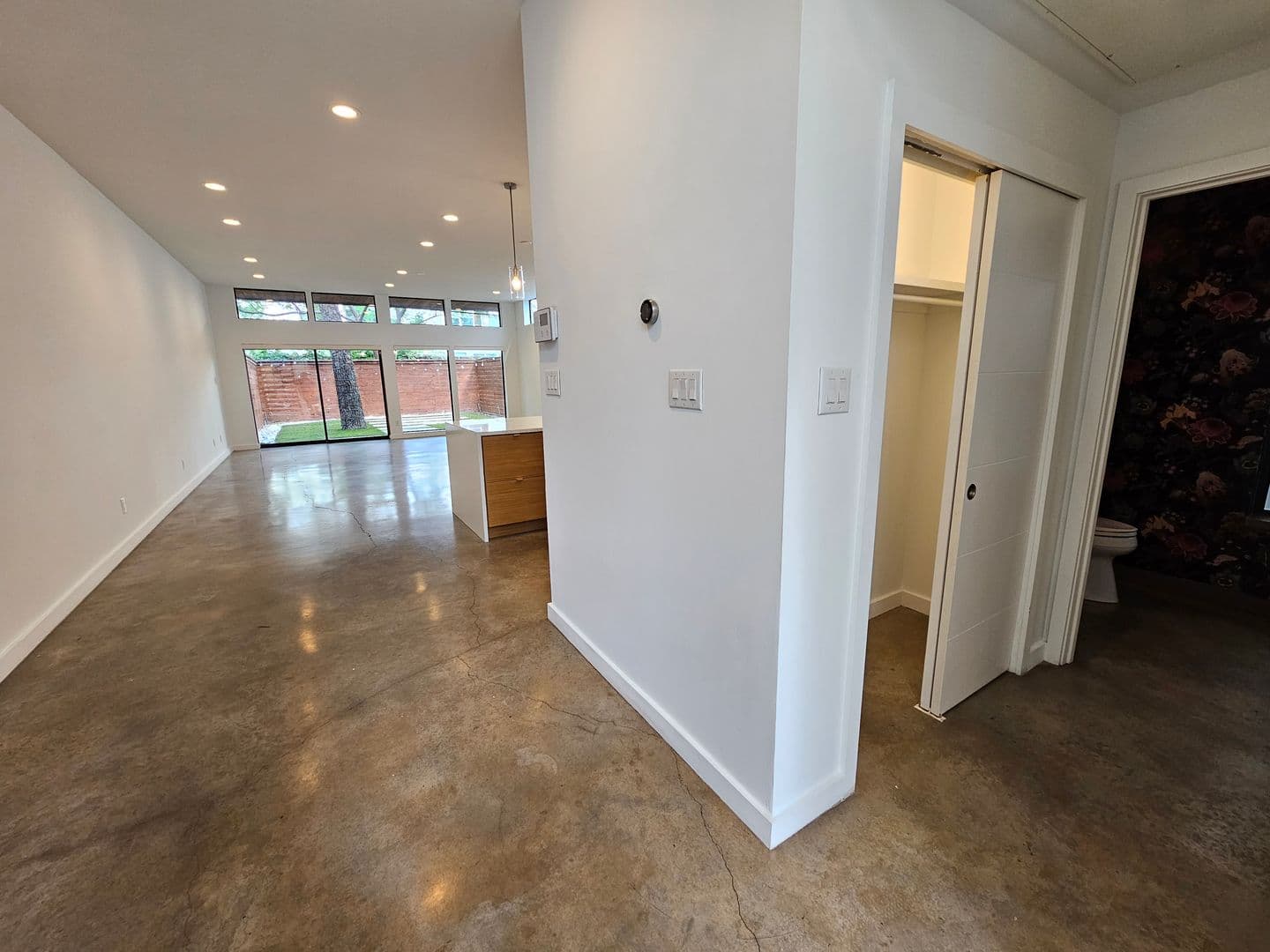 Dallas House: 4215 Roseland Ave.