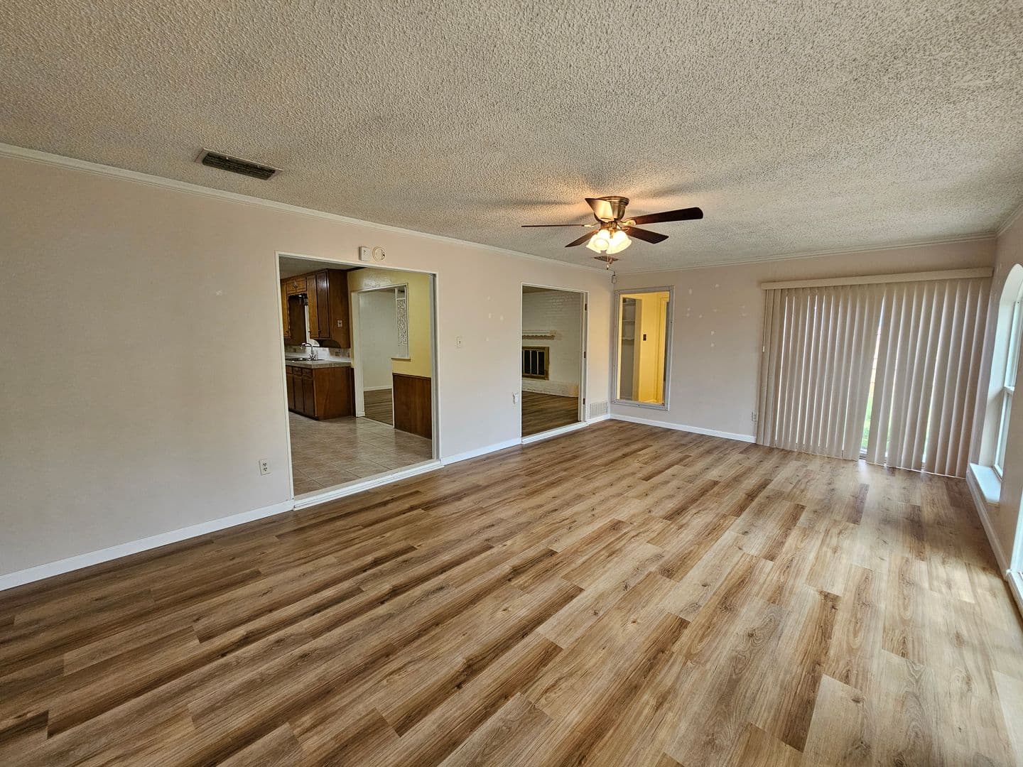 Hurst House: 1109 West Redbud Drive
