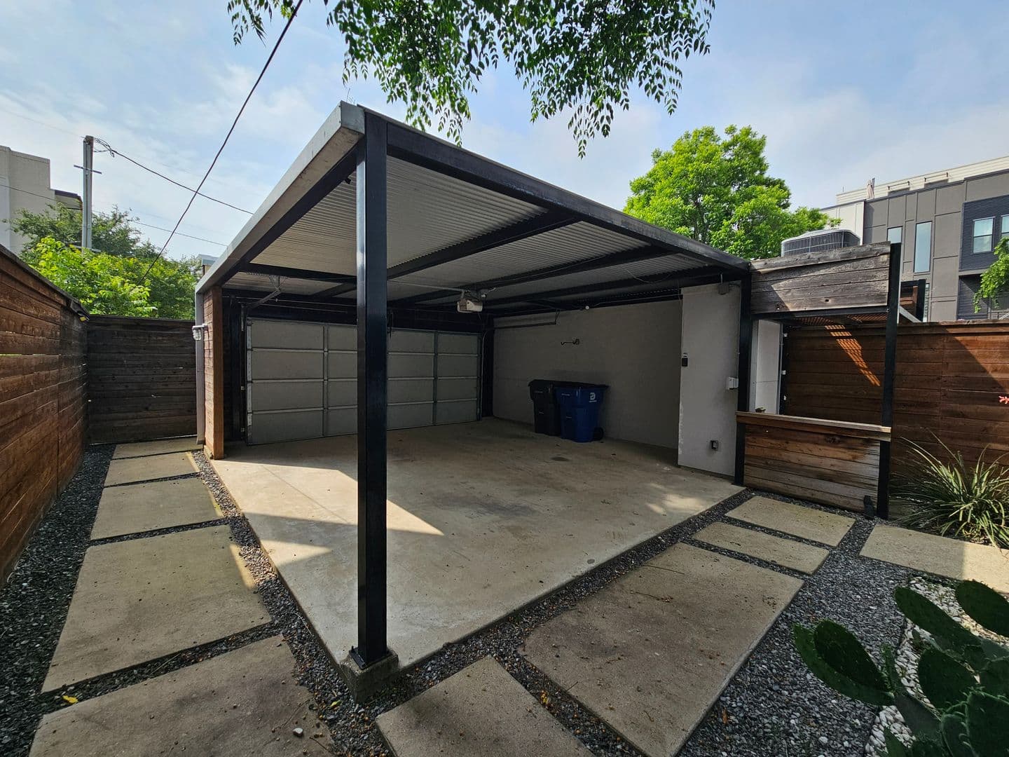Dallas House: 4215 Roseland Ave.
