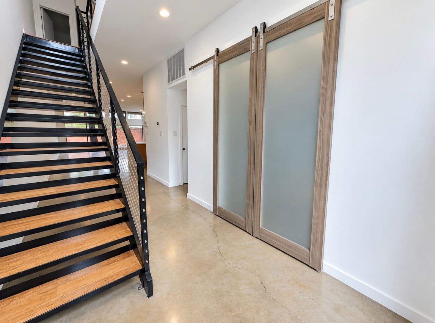 Dallas House: 4215 Roseland Ave.