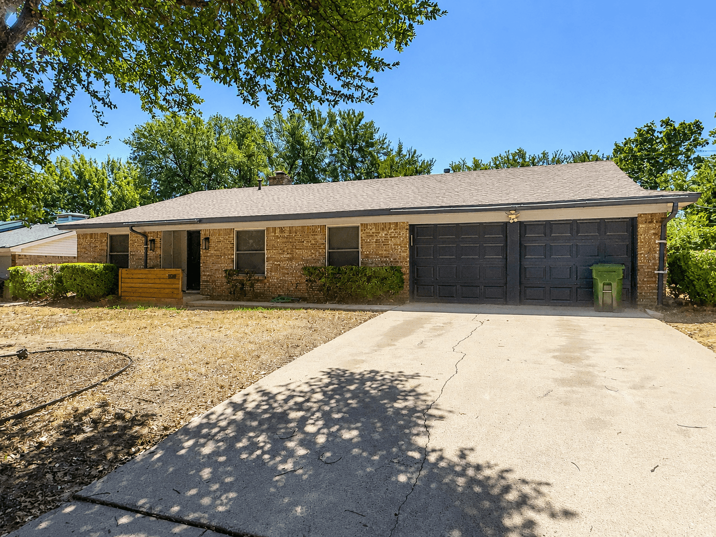 Hurst House: 1109 West Redbud Drive