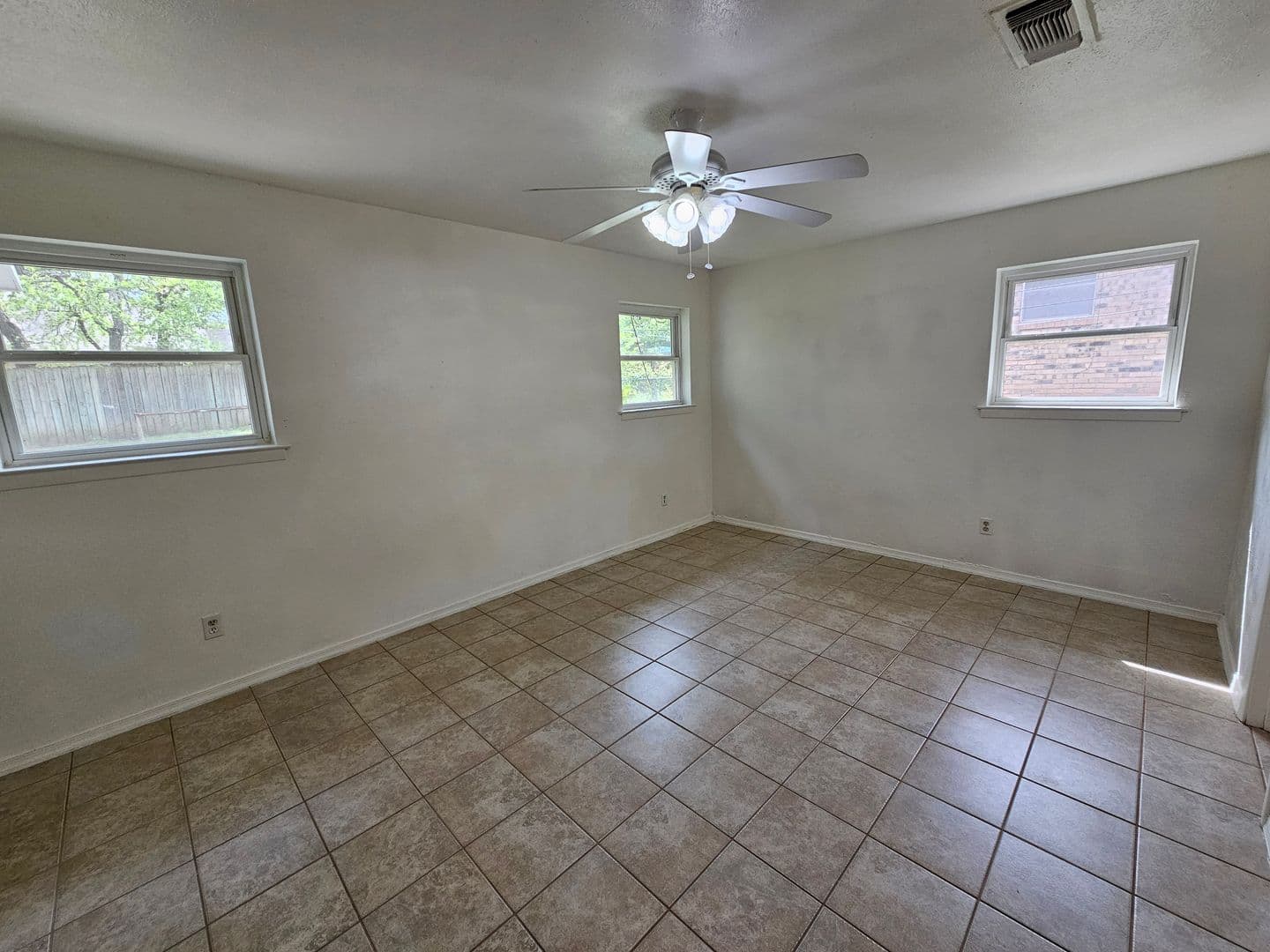 Hurst House: 1109 West Redbud Drive
