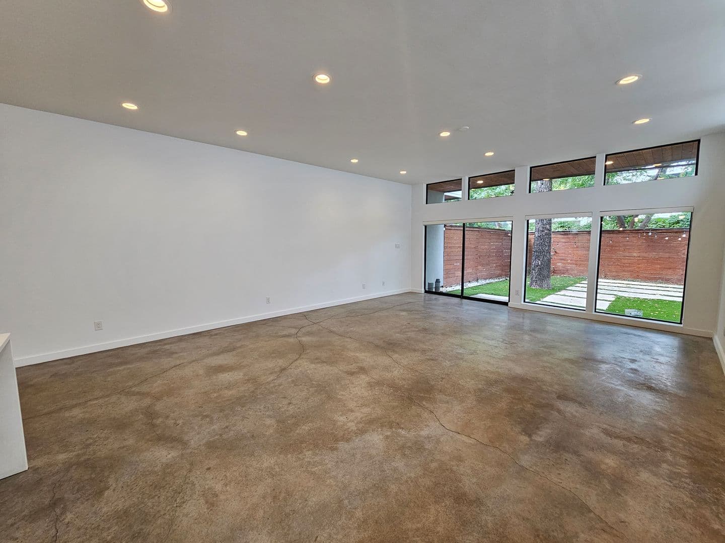 Dallas House: 4215 Roseland Ave.