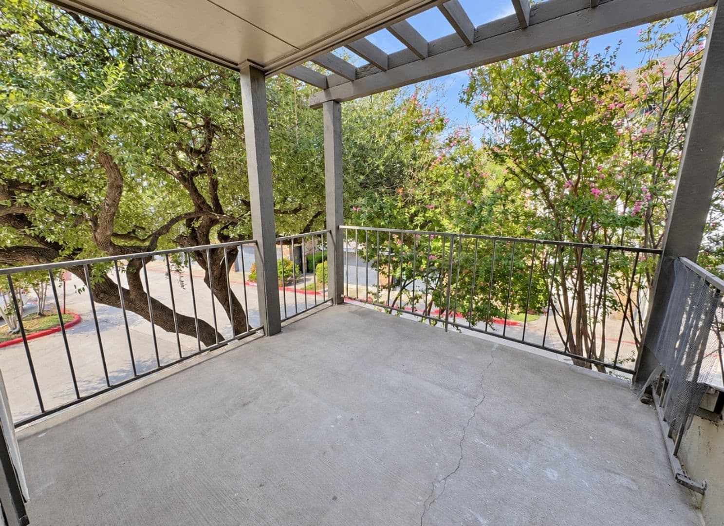 Addison Condo: 4067 Beltway Drive #140