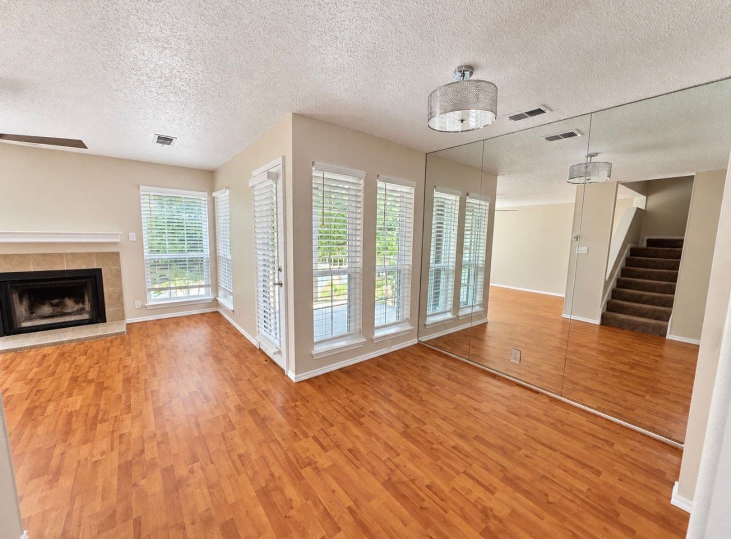 Addison Condo: 4067 Beltway Drive #140