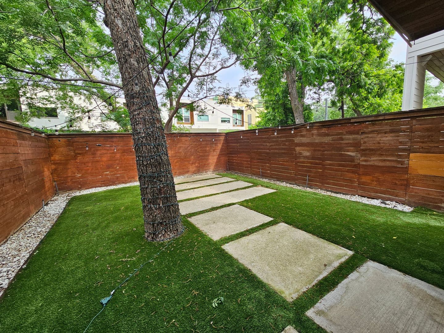 Dallas House: 4215 Roseland Ave.