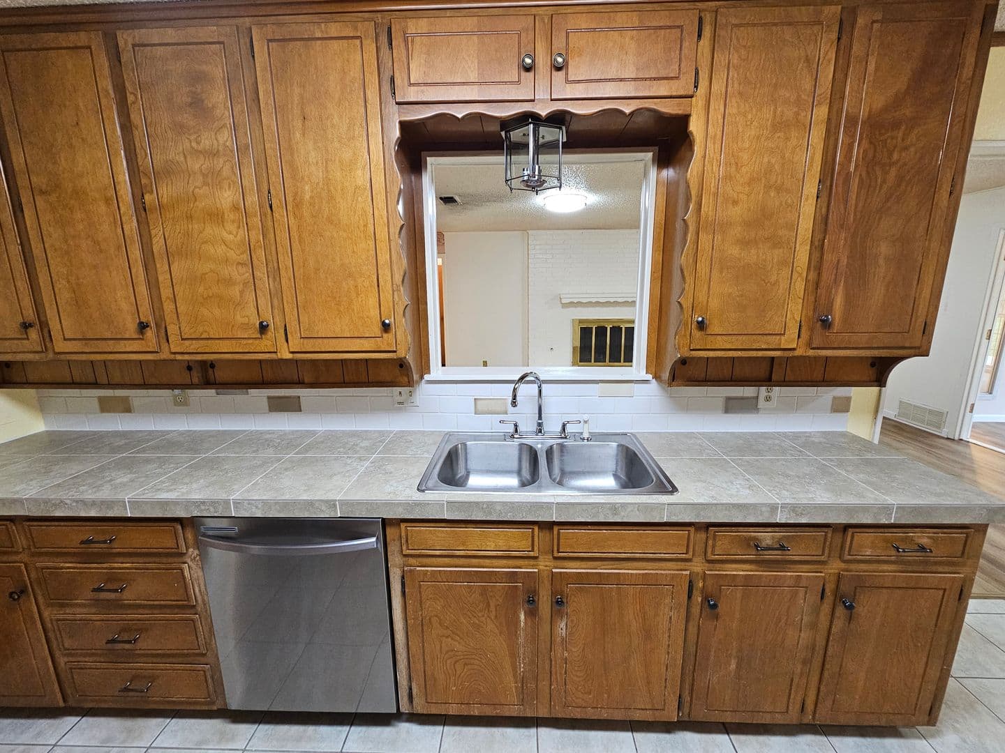 Hurst House: 1109 West Redbud Drive
