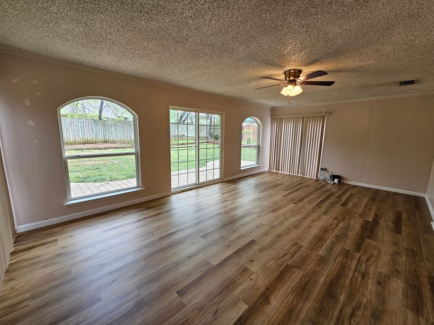 Hurst House: 1109 West Redbud Drive